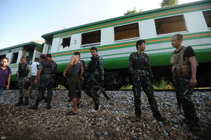 В Таиланде террористы подорвали пассажирский поезд