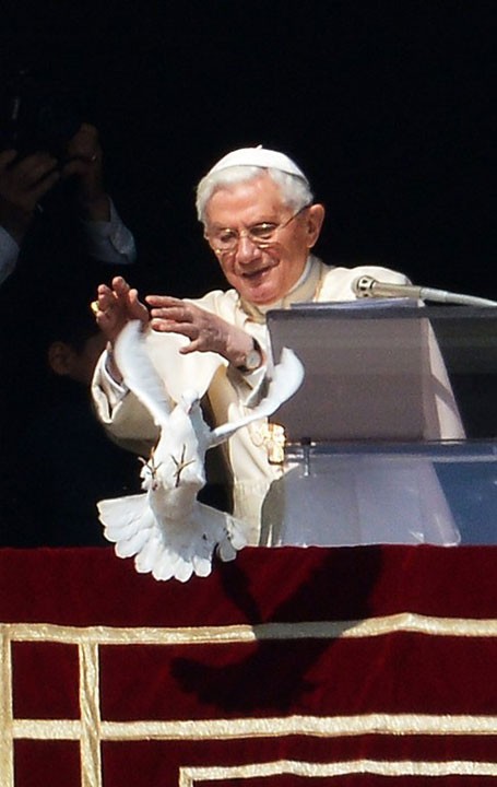 Папа Римский отрекается от престола