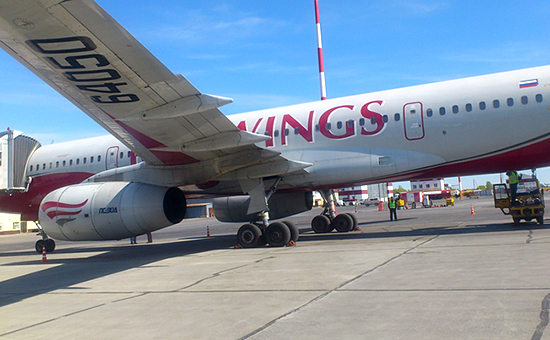 Самолет Ту-204 &nbsp;авиакомпании Red Wings&nbsp;в аэропорту Рощино города Тюмени





