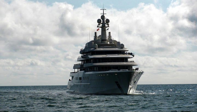 Абрамович приплывет на ЧМ-2010 на самой дорогой яхте в мире
