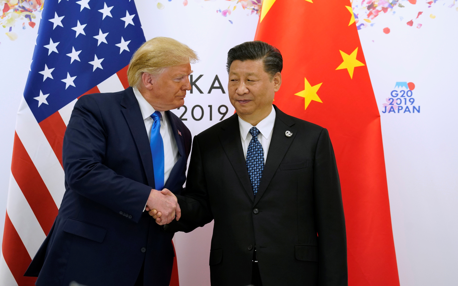 Дональд Трамп и Си Цзиньпин (слева направо)