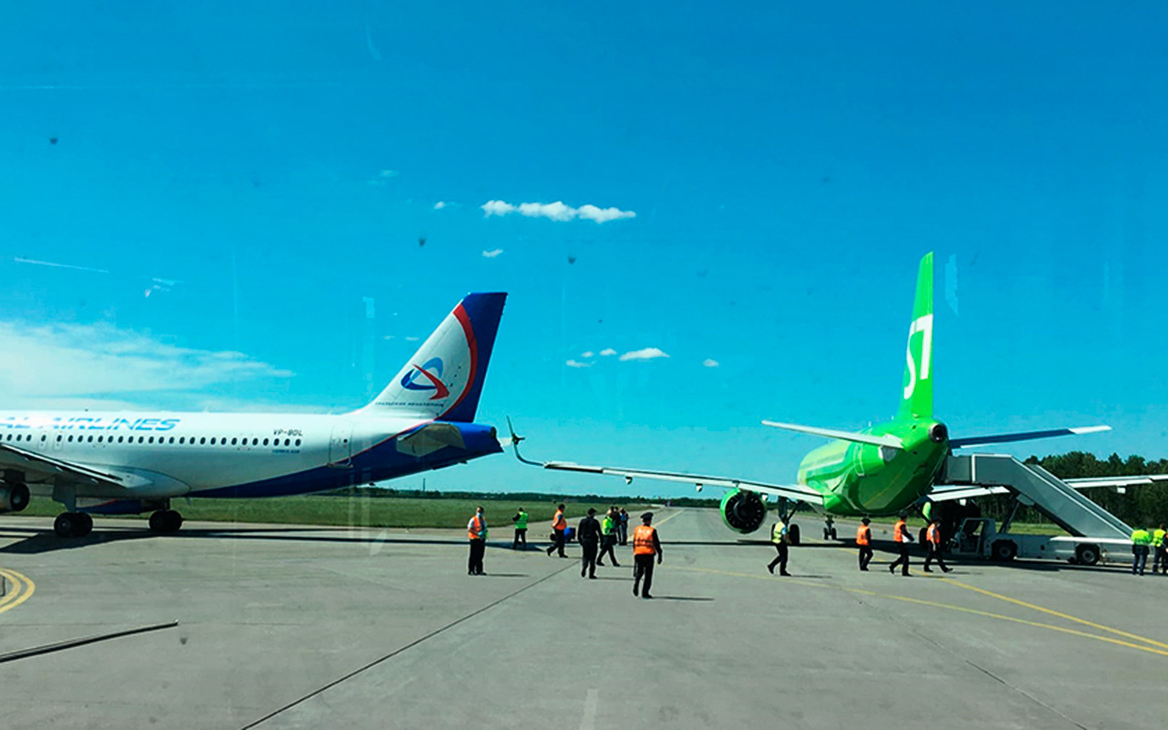 Два пассажирских самолета столкнулись в аэропорту Пулково