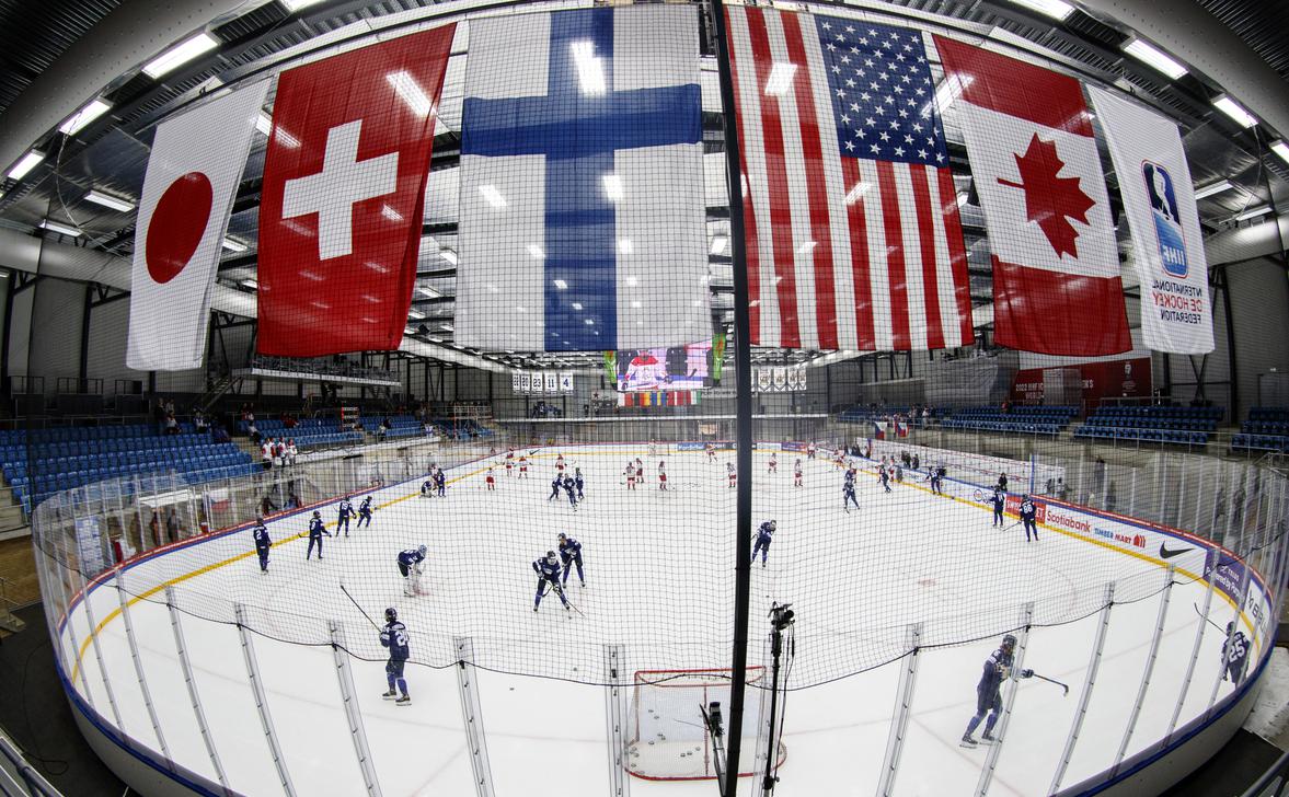 Болельщикам запретили приносить флаги России на матчи ЧМ-2024 по хоккею