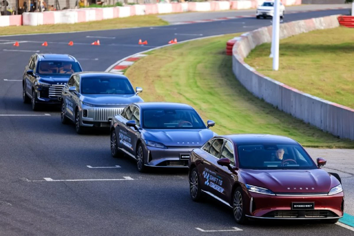 Заезд новых автомобилей Exeed на автодроме «Тяньма» в Шанхае