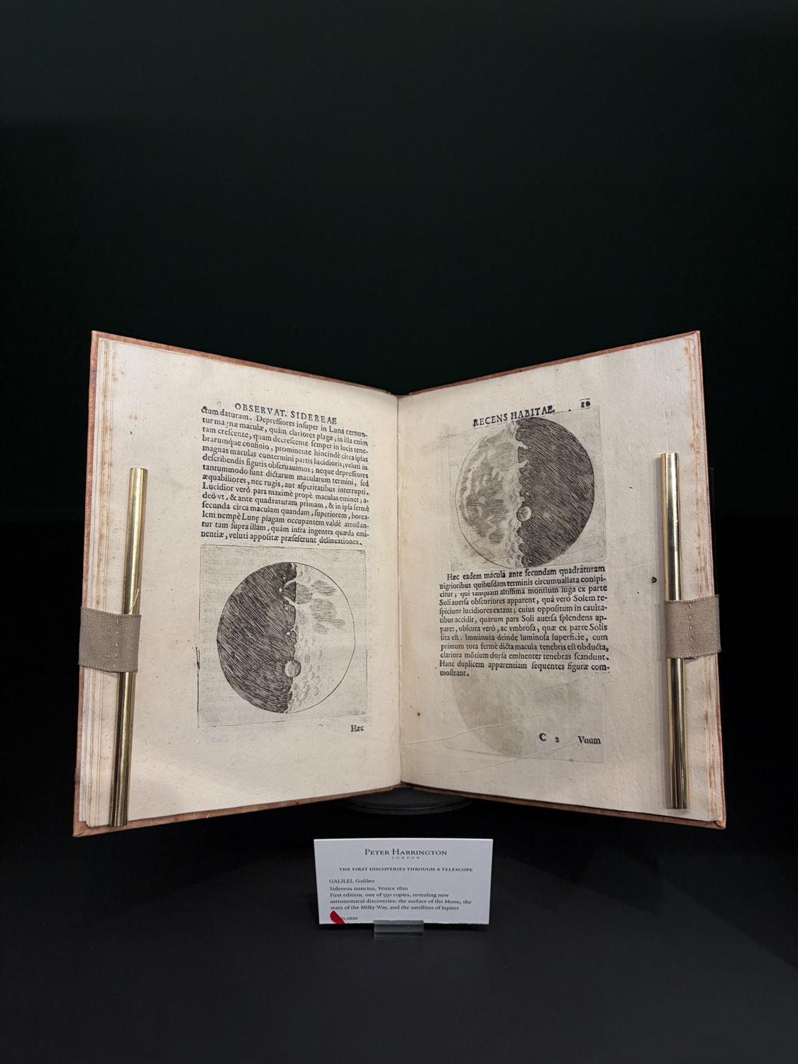 Экпозиция арт-ярмарки Abu Dhabi Art