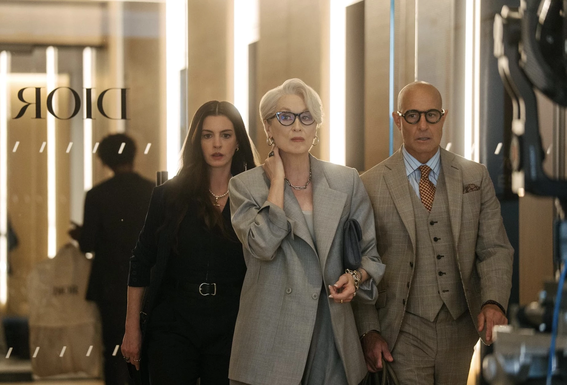 Миранда лично встречается с рекламодателями «Подиума» — настолько плохи дела у журнала. Кадр из фильма «Дьявол носит Prada 2»