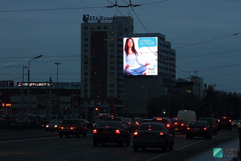Долги на миллионы: как восстанавливается рынок наружной рекламы Казани