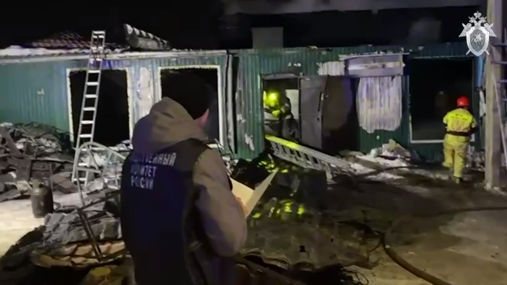 Спасатели завершили разбор завалов дома престарелых в Кемерово