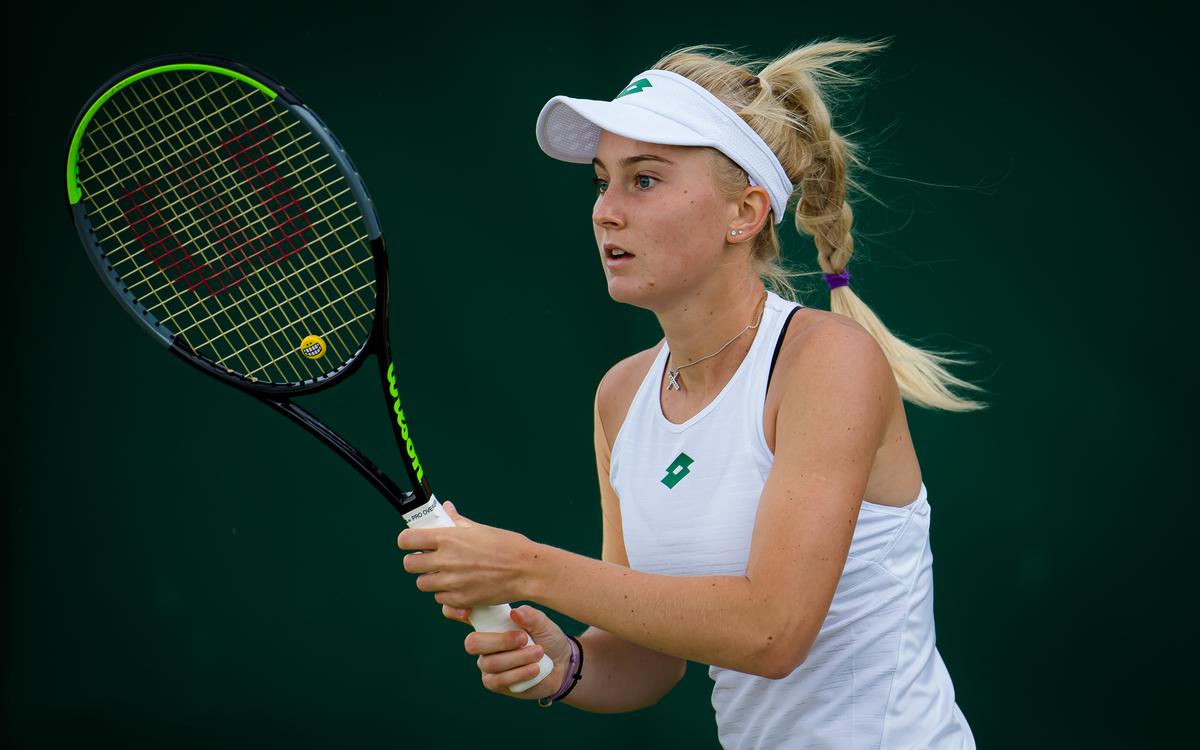 Младшая сестра второй ракетки России впервые выиграла матч на турнире WTA