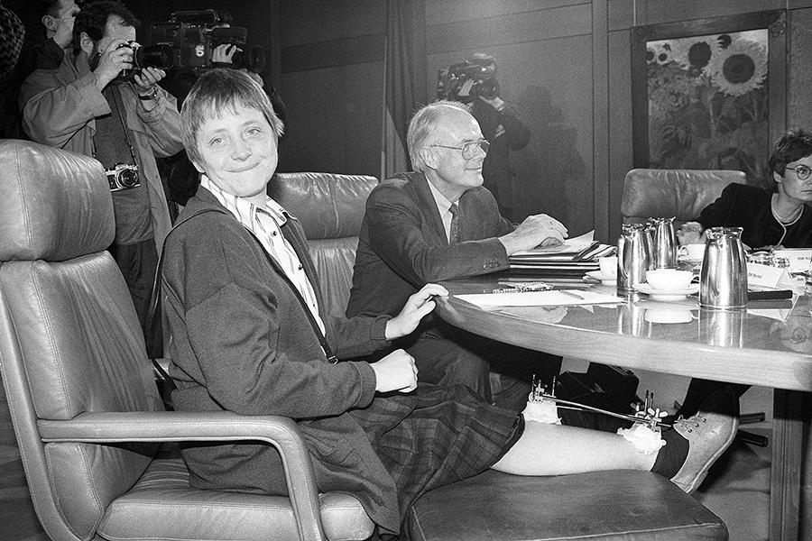 Ангела Меркель во время работы, 1992 год