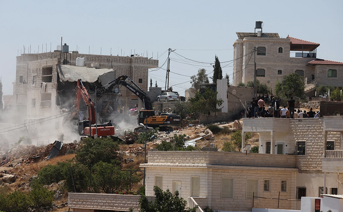 Mussa Qawasma / Reuters