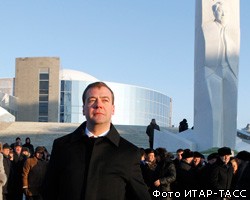 Д.Медведев: Решительность и воля отличали гражданина РФ Б.Ельцина