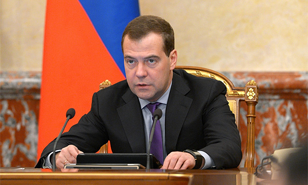 Медведев поручил законодательно проработать наказание за опасное вождение