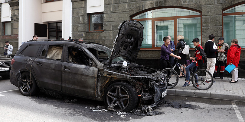 Суд вынес приговор за поджог машины у офиса адвоката Алексея Учителя