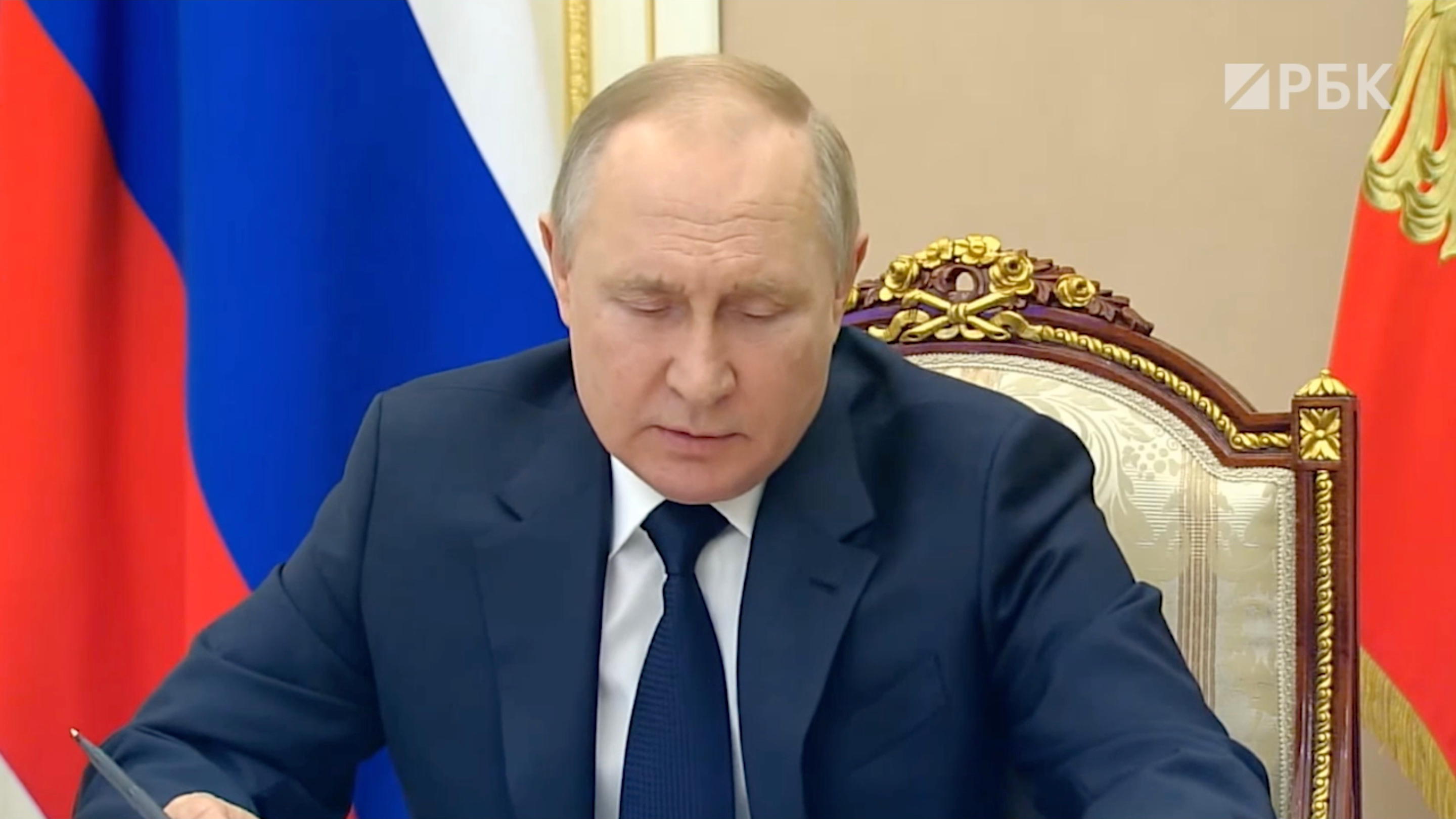 Путин заявил, что власти решат проблемы с ростом спроса на товары