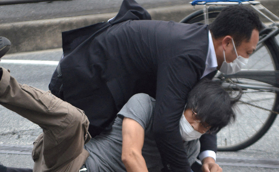 Подозреваемый в нападении на Абэ объяснил намерение убить экс-премьера"/>













