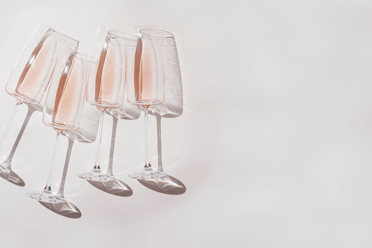 При методе кровопускания ягоды винограда дробят и дают соку самотеком вытечь из емкости