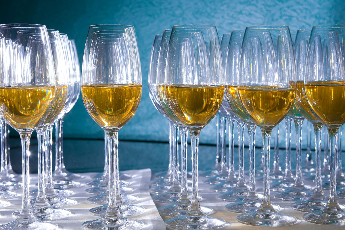 Компания Vranken-Pommery Monopole начала эксклюзивные переговоры с Maison Burtin (принадлежит Lanson-BCC) с целью продажи акций Heidsieck & Co Monopole, в которую входят несколько брендов вин и шампанского