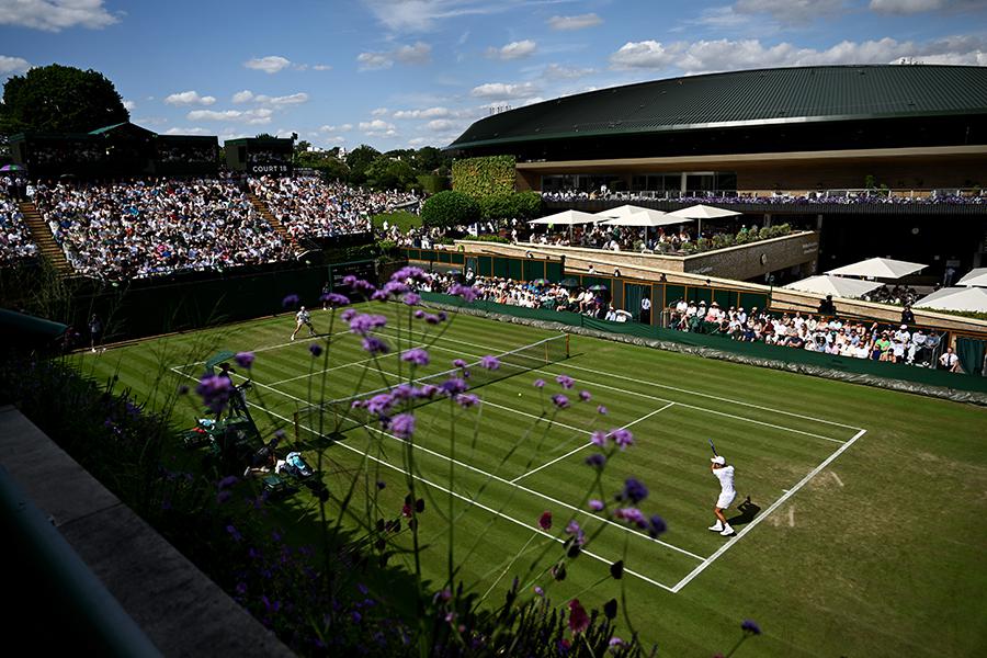 Карен Хачанов играет против Шинтаро Мочизуки из Японии на Уимблдоне, 2025 год