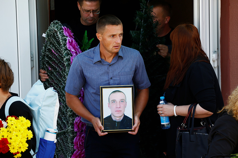 AP показало видео предполагаемого момента гибели протестующего в Минске