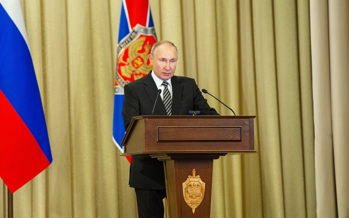 Путин заявил о применении против России «анекдотичных» теорий заговора