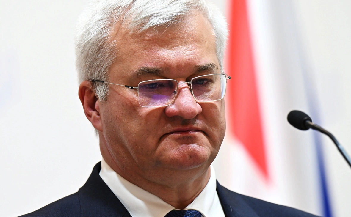 Leon Neal / Pool / Reuters