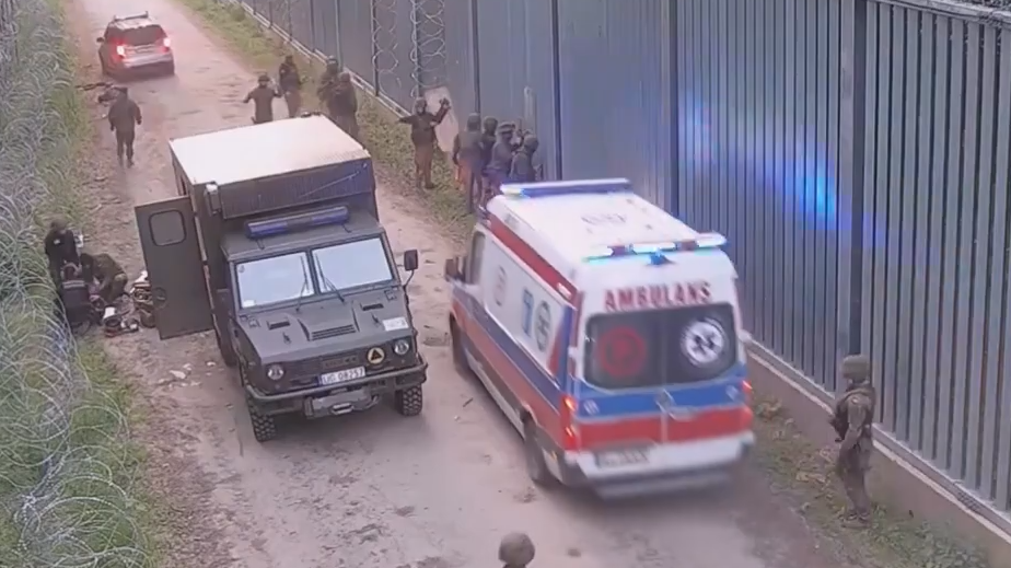 Мигрант ранил ножом польского солдата на границе с Белоруссией. Видео