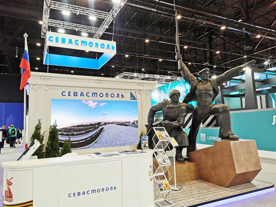 Севастополь привез скульптурную композицию «Солдат и матрос»