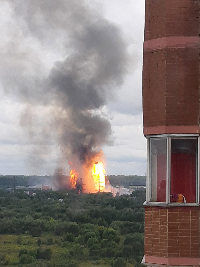 В МЧС сообщили, что огонь не угрожает жилой застройке