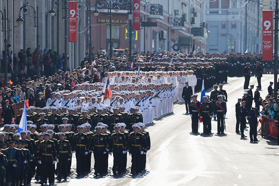 На фото: военнослужащие парадных расчетов, Владивосток