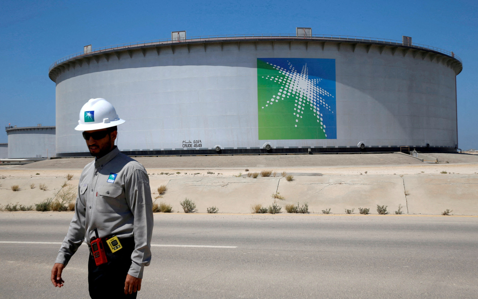 Нефтяной резервуар на нефтеперерабатывающем заводе Saudi Aramco