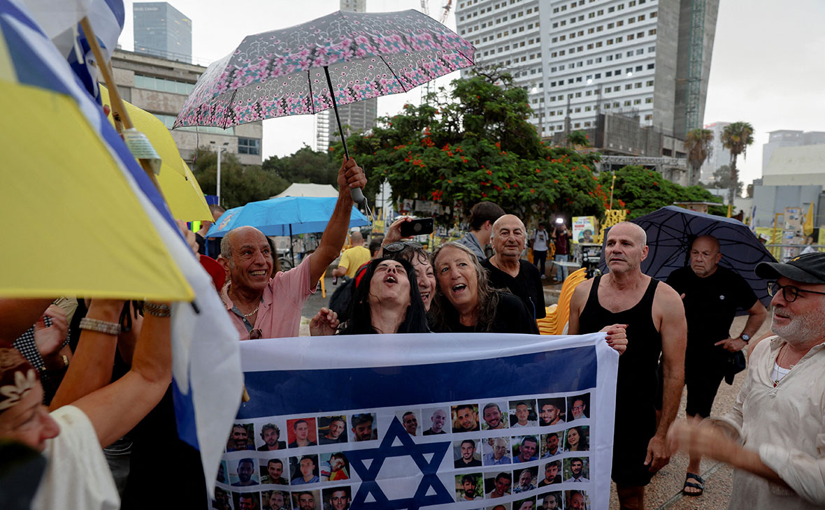 Предполагается, что соглашение о прекращении огня стороны подпишут в 12:00 мск, сообщает Reuters. После этого израильские война должны быть выведены к согласованной линии в течение 24 часов.