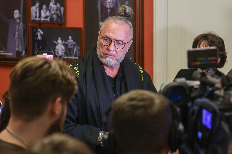 Сценарист, продюсер и худрук театра &laquo;Модерн&raquo; Юрий Грымов рассказал, что Владимиру Симонову из-за преданности работе не хватало времени заниматься собственным здоровьем.