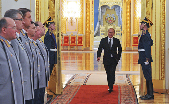 Президент России Владимир Путин на церемонии представления высших офицеров и прокуроров в Большом Кремлевском дворце