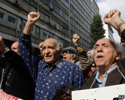 Греция снова бастует: не работают транспорт, полиция и даже медики 