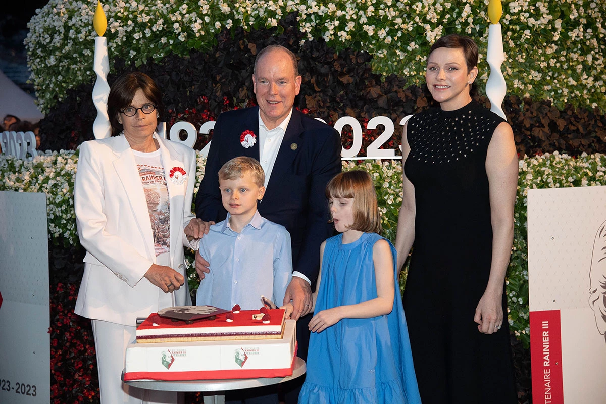 На фото: князь Албер II и княгиня Шарлен с детьми в Монако, 31 мая 2023 года.  