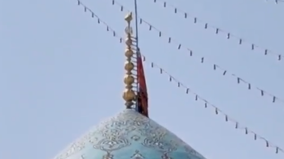 Над мечетью в Иране подняли «флаг мести»