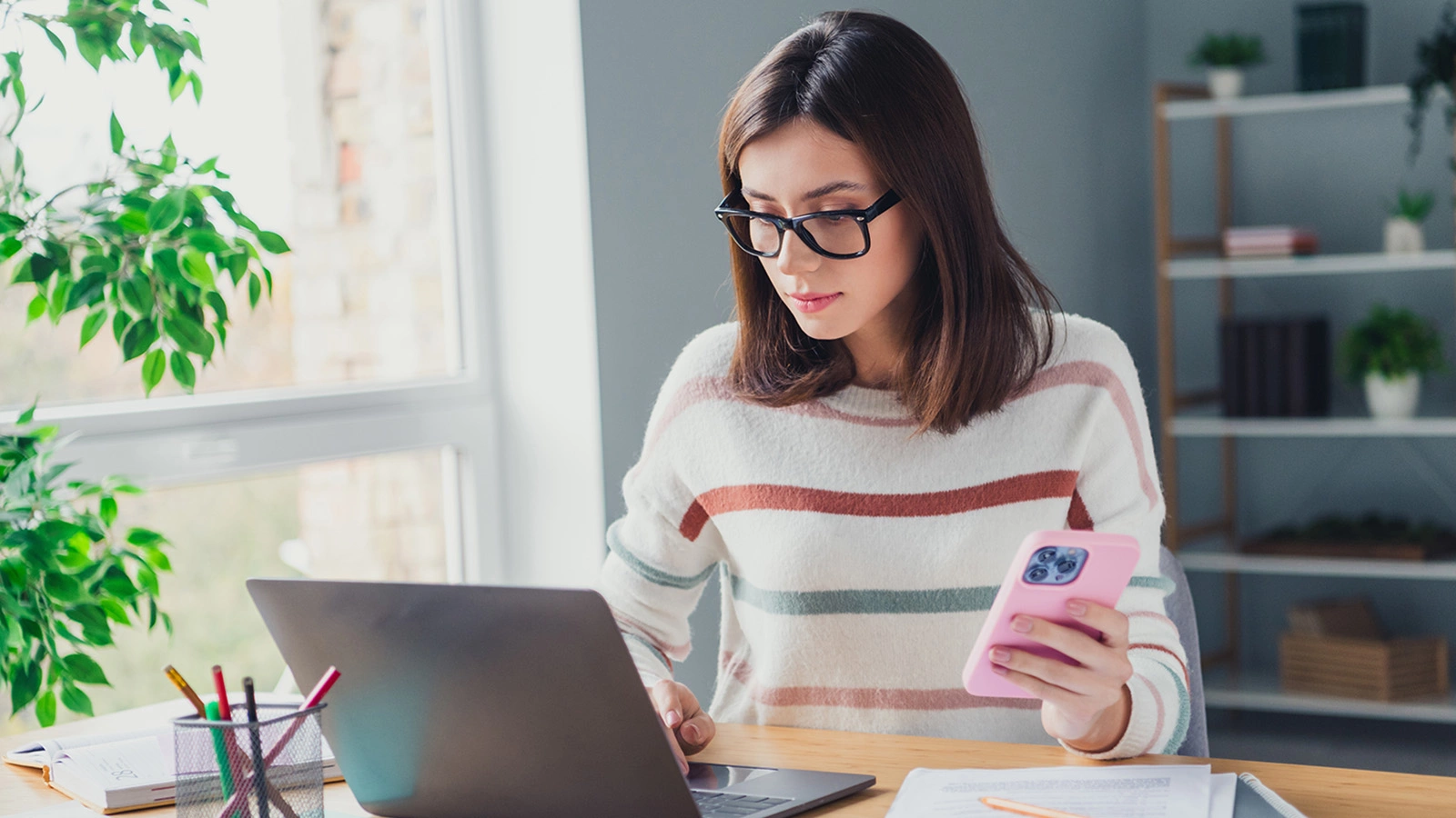 Как записаться в МФЦ онлайн или по телефону