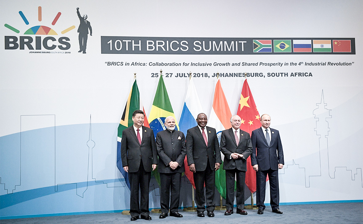 Си Цзиньпин, Нарендра Моди, Сирил Рамафоса, Мишел Темер и Владимир Путин (слева направо)