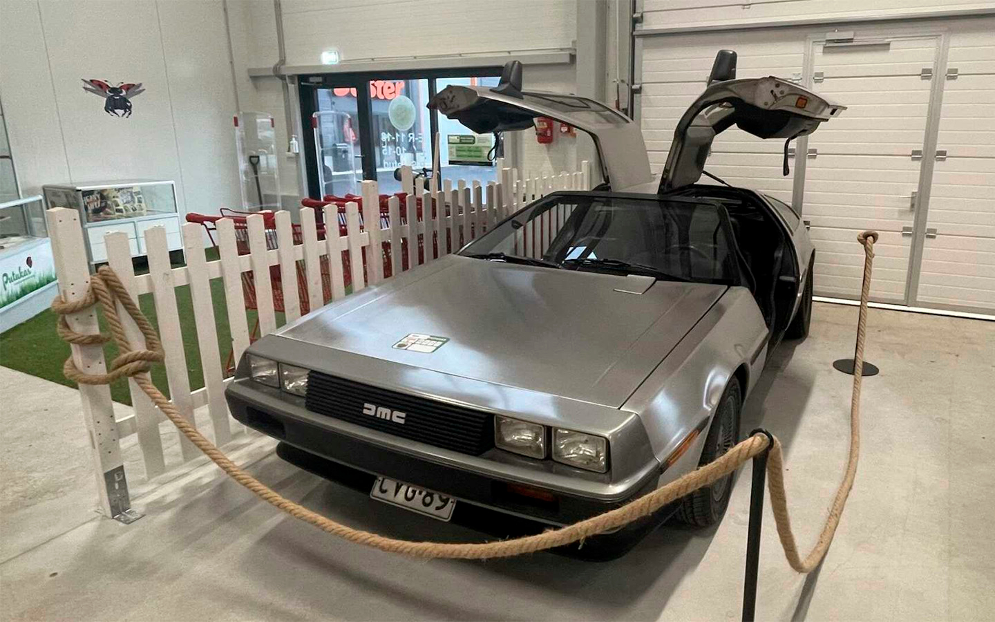 Известную по «Назад в будущее» DeLorean продадут в эстонской комиссионке ::  Autonews