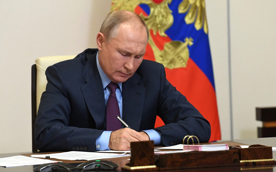 Путин подписал поправки в закон о неприкосновенности бывших президентов