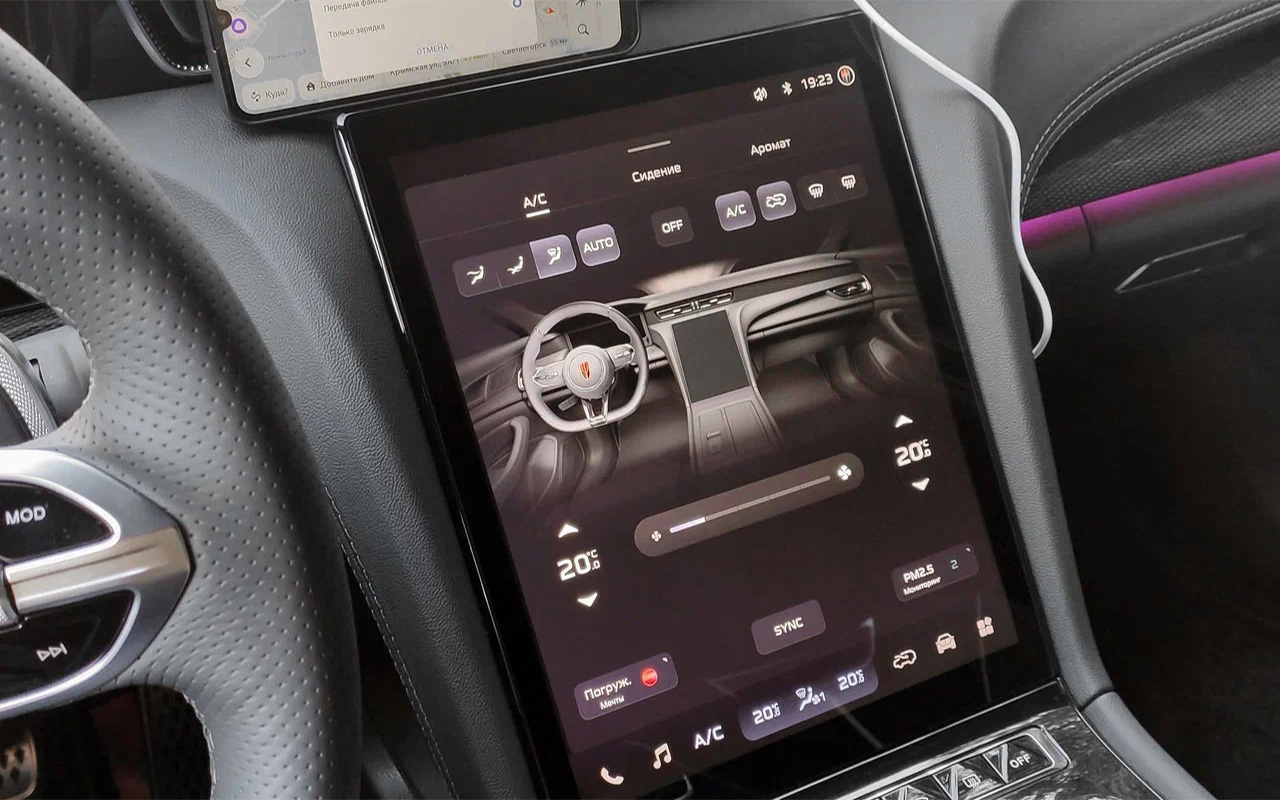 Климат-контроль типично китайский, негибкий. Выставишь Auto &mdash; дует в лицо. В разделе ароматов четыре вкуса