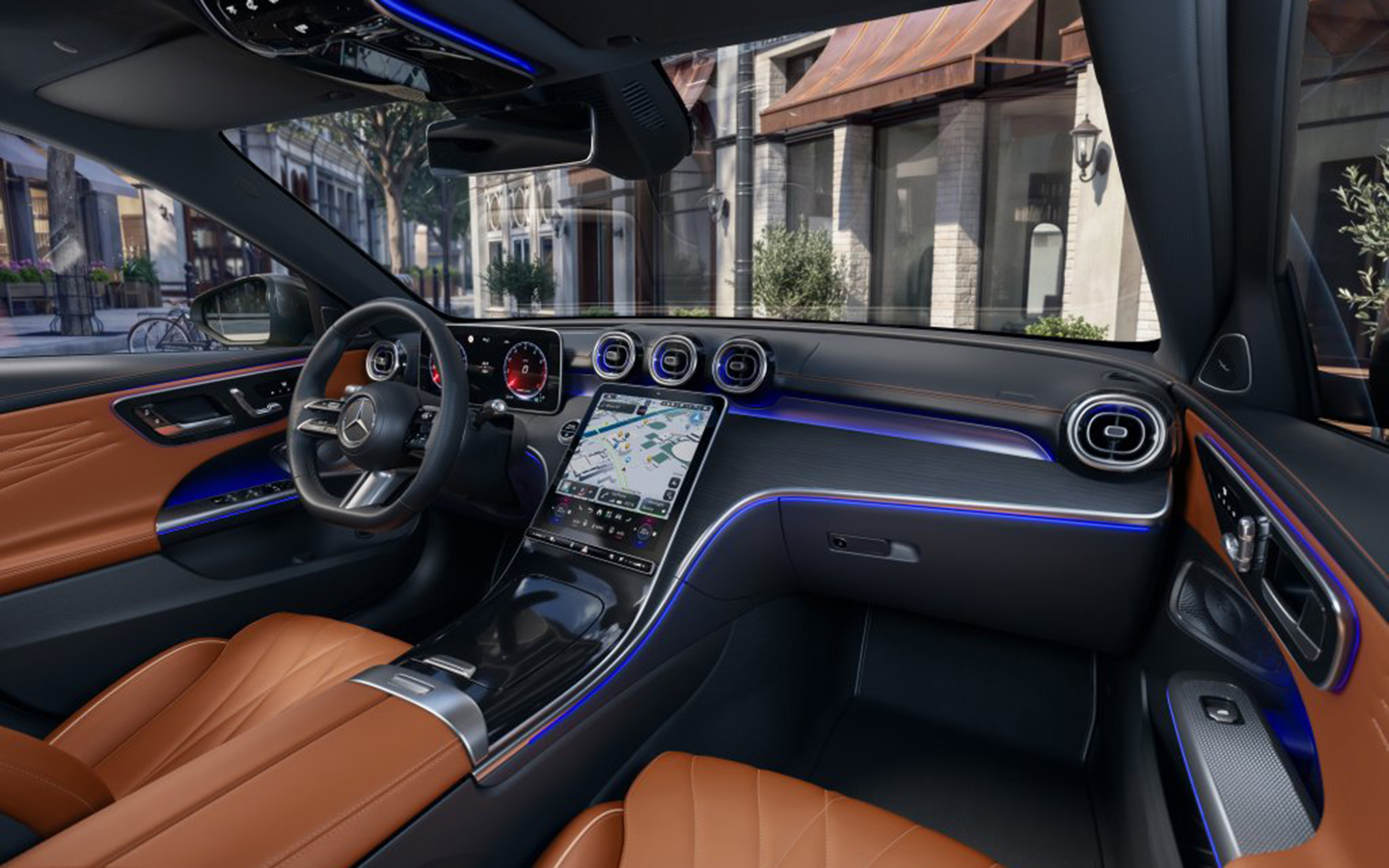 Салон C-Class выполнен в духе современных моделей Mercedes, с новым вертикальным экраном. В системе мультимедиа поддерживается сразу несколько нейросетей