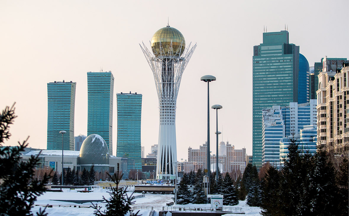 Вид на монумент &laquo;Астана-Байтерек&raquo;