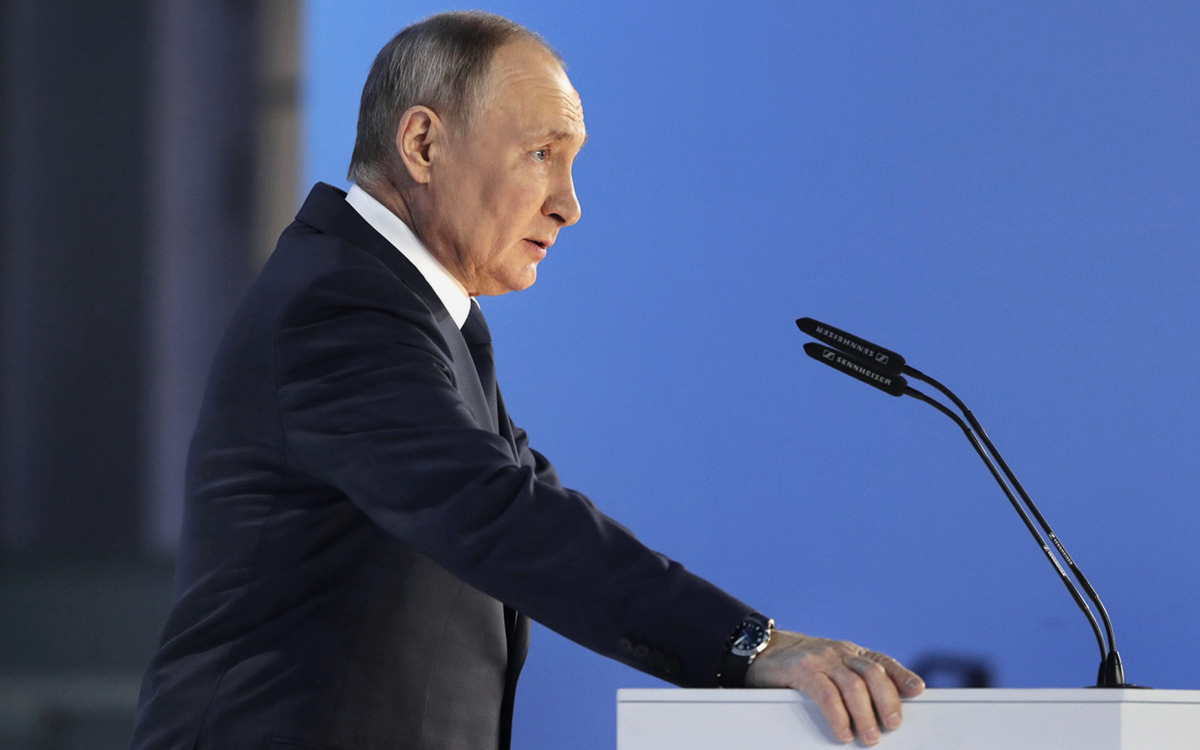 Путин поручил после пандемии выдавать иностранцам визы за 4 дня