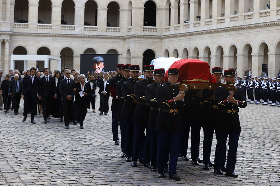 Похороны Жан-Поля Бельмондо пройдут 10 сентября. Отпевать его будут в старейшей церкви Парижа&nbsp;&mdash; Сен-Жермен-де-Пре, после этого проведут процедуру кремации