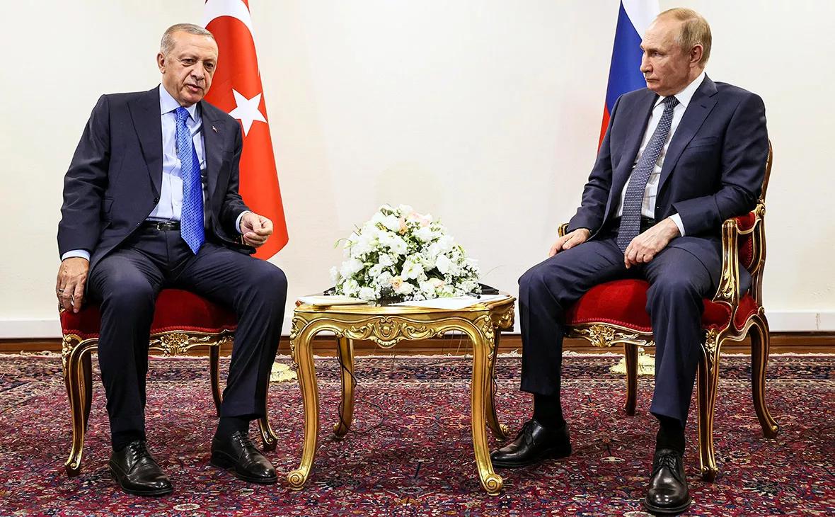 Реджеп Тайип Эрдоган (слева) и Владимир Путин во время встречи, состоявшейся 19 июля 2022 года