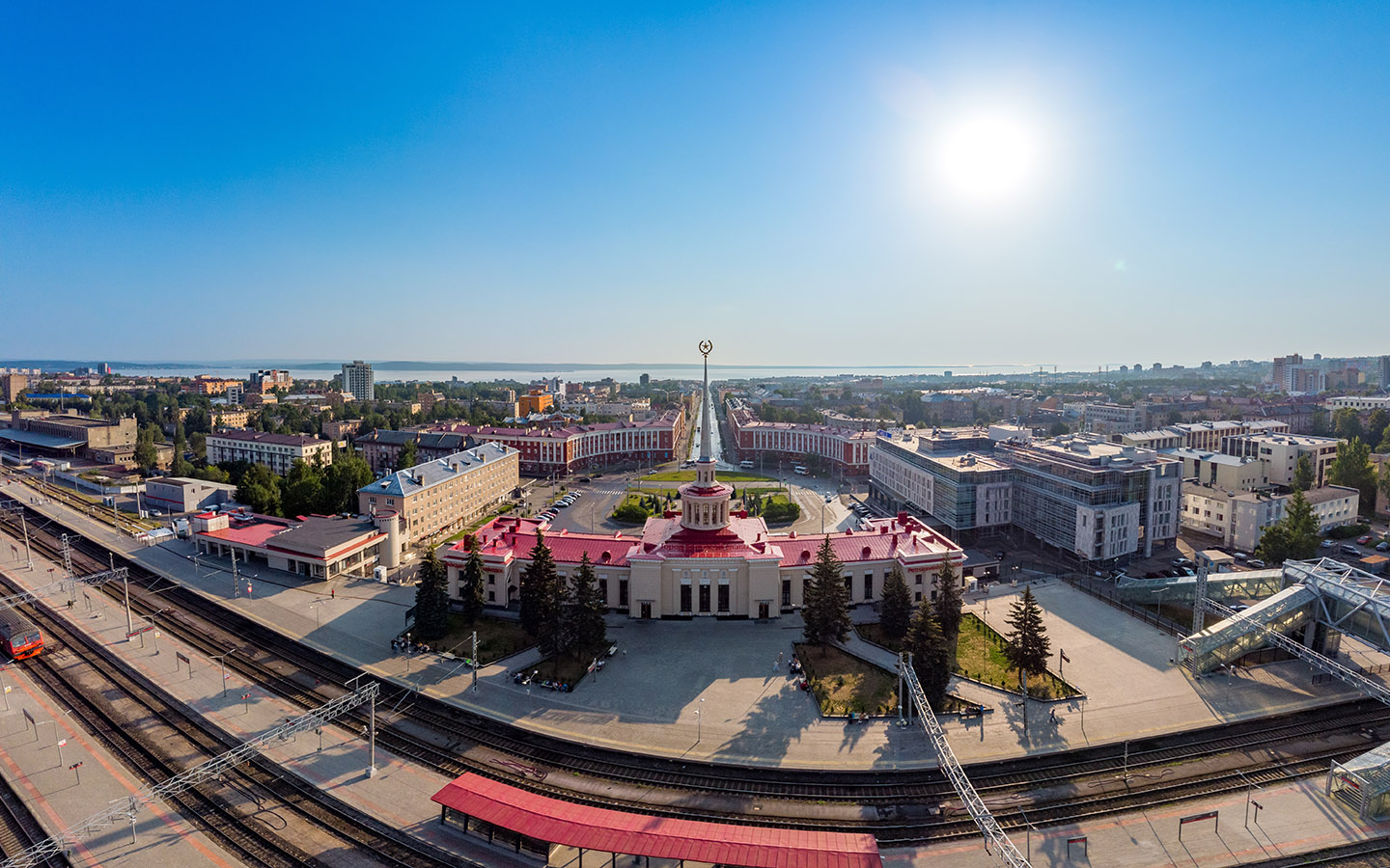 В столице Карелии&nbsp;Петрозаводске обязательно нужно побывать в ботаническом саду, национальном музее, музее изобразительных искусств и в Старом городе.