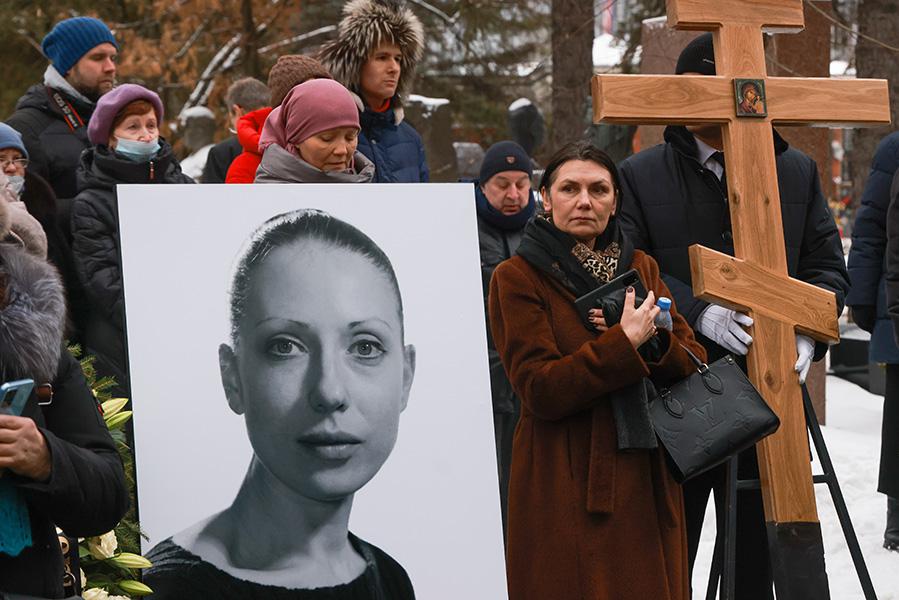 Похороны актрисы Инны Чуриковой на Новодевичьем кладбище, 2023 год