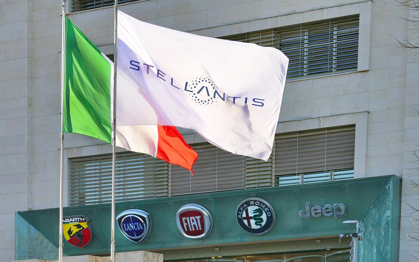 Stellantis заявил о миллардных убытках. Что будет с компанией